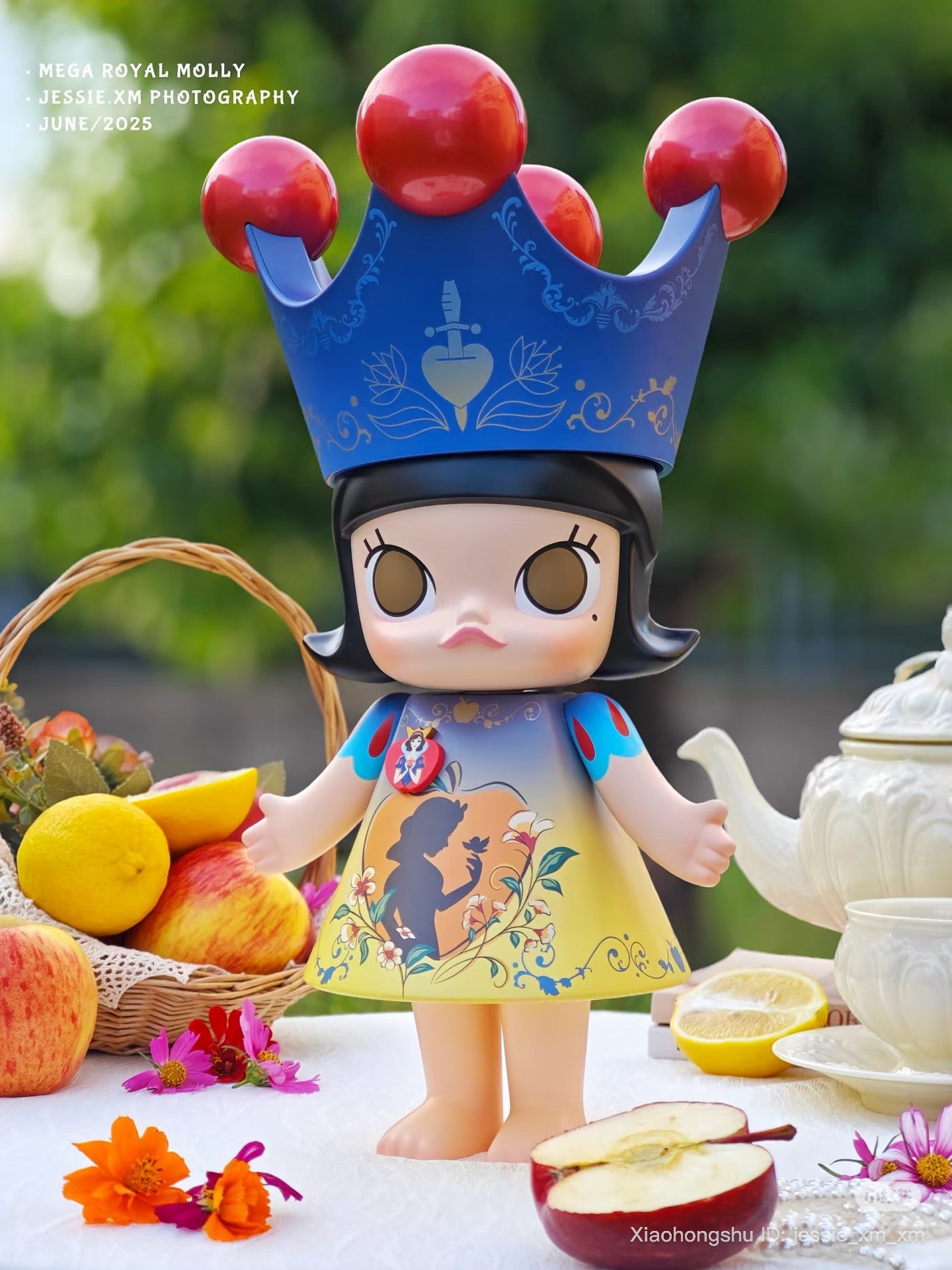 👑 Mega Royal Molly 400% “Snow White” – Limited Edition Collectible