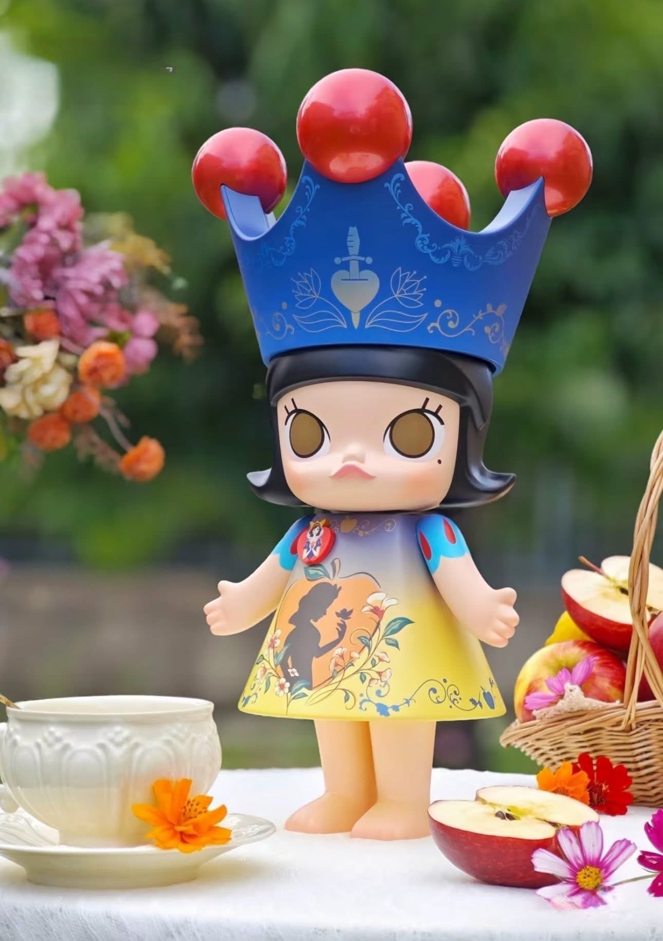 👑 Mega Royal Molly 400% “Snow White” – Limited Edition Collectible